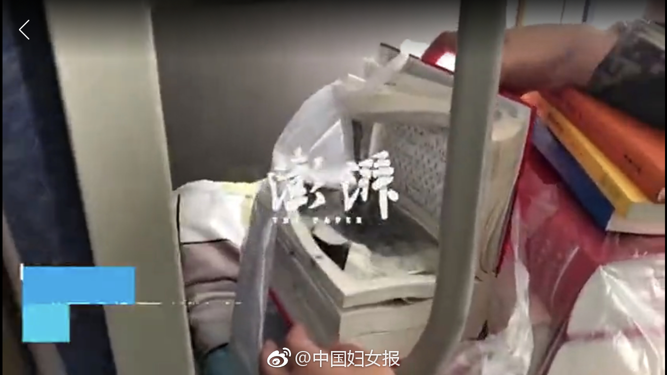 Tennis player withdraws from tournament due to minor knee injury