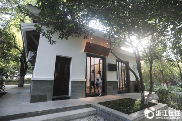 A photographer captured photos of a local sports team’s championship win that were used in the team’s promotional materials