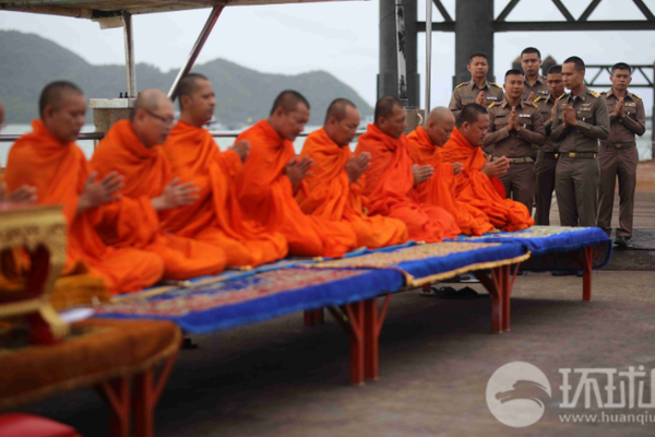 The weather service warned of dangerous thunderstorms with high winds and lightning