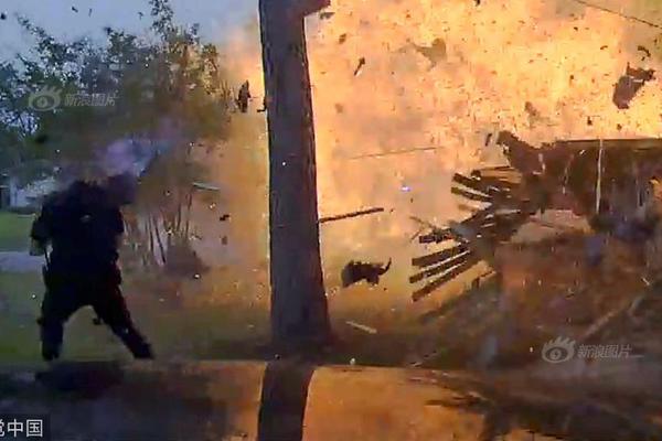 A famous singer performed a concert to raise money for a children’s hospital