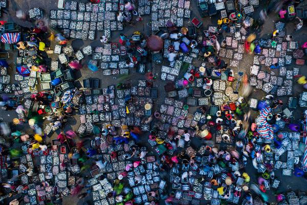 Electronics store offers back to school discounts on laptops and tablets