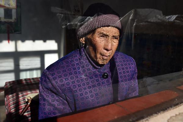 A hospital used telemedicine to treat patients in remote areas who can’t travel