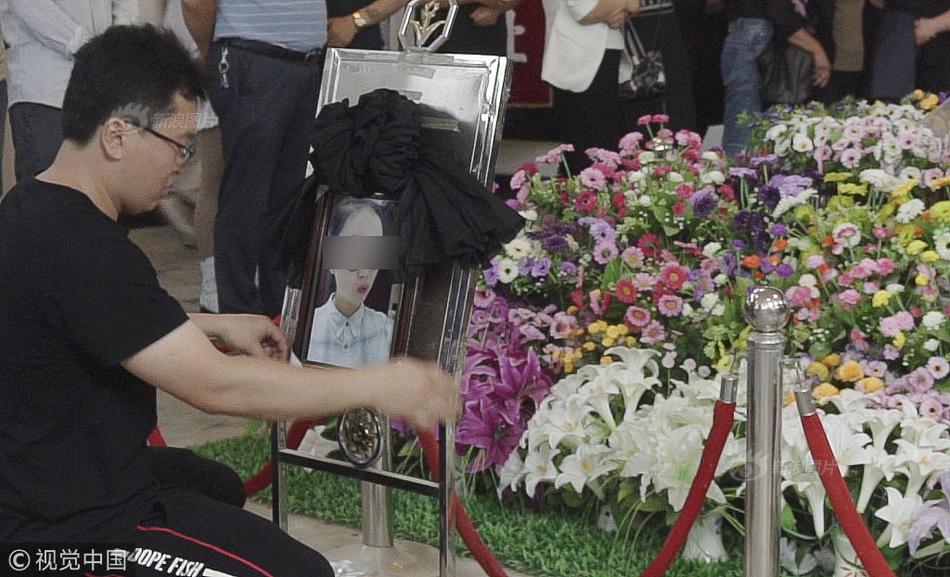 A new shopping mall opened its doors attracting thousands of visitors on the first day