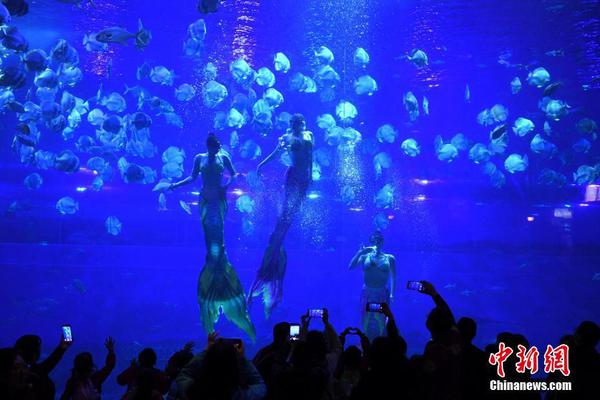 The community center offered free cooking classes focused on healthy and affordable meals