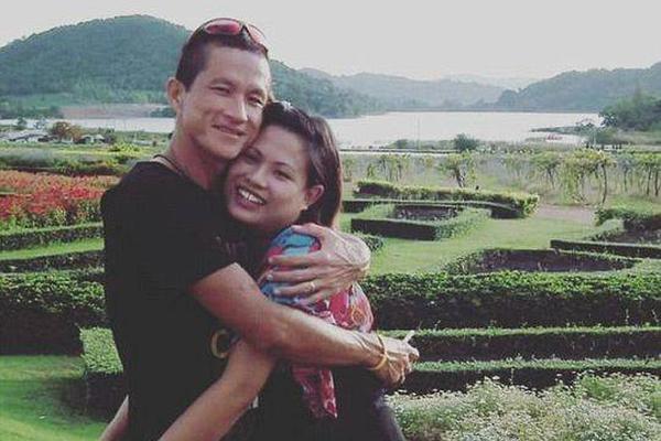 A famous singer released a new single that topped the charts in 10 countries