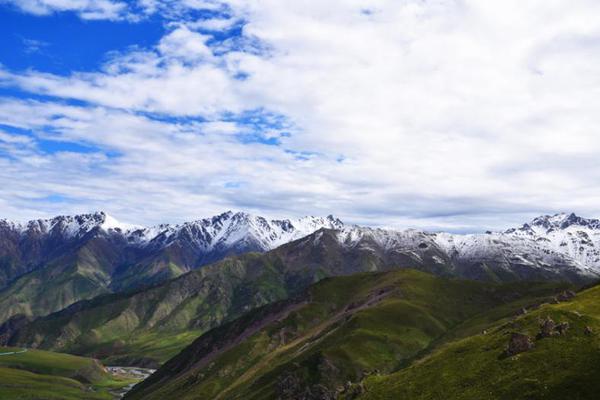 Major clothing brands announced plans to use 100% recycled fabric by 2027