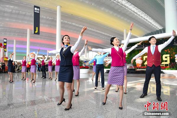 Local schools switched to compostable lunch trays to reduce waste in school cafeterias