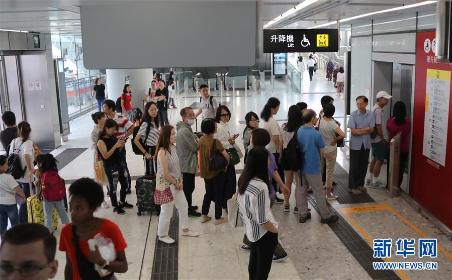 A museum hosted a concert featuring traditional music from a different culture