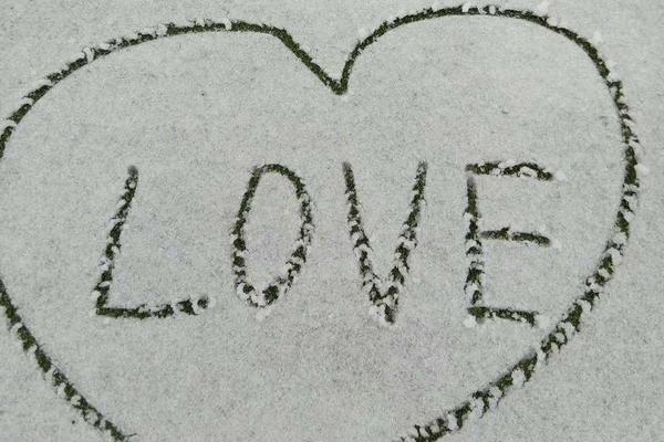 A software company offered a free trial of its program to attract new customers