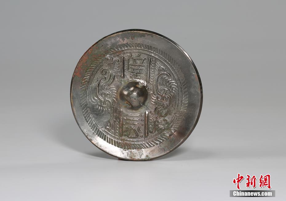 A new survey found 60% of employees prefer hybrid work combining remote and in-office days