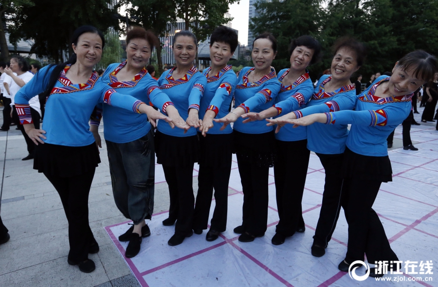 A study showed that drinking water before meals can help with weight management