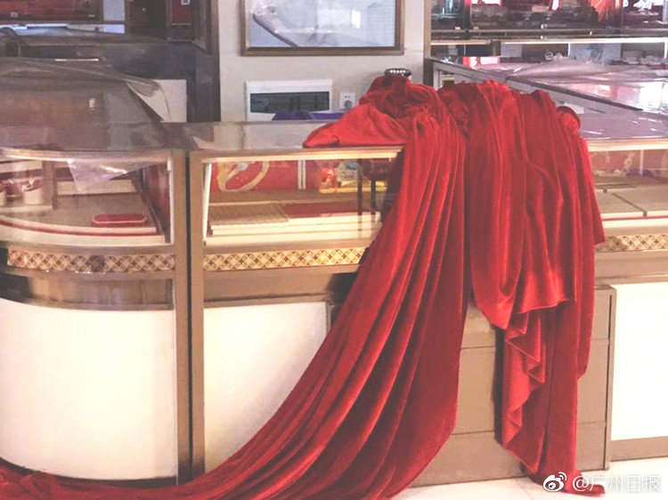 The government announced plans to build a new airport in a growing city