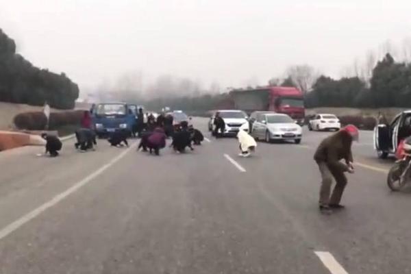 Dance troupe performs at international festival in Paris