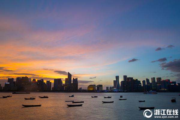 A fire at a shopping mall was extinguished quickly with no injuries reported to shoppers or staff