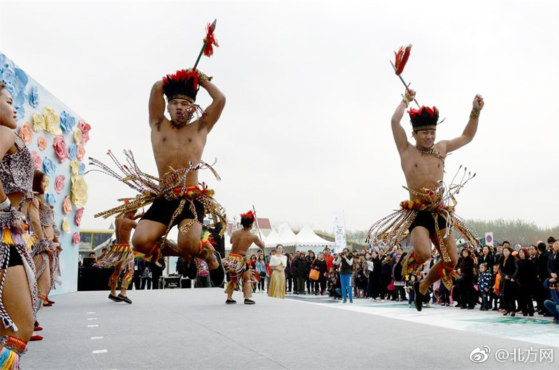 A famous athlete signed a new contract with a sports team