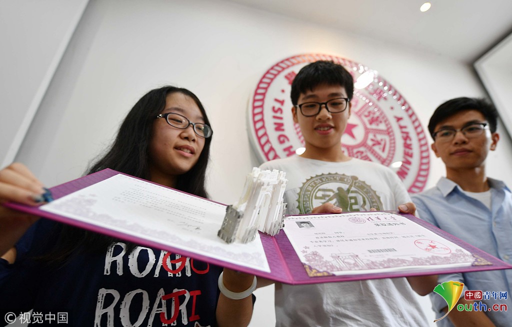 A university opened a new dormitory that can house 400 students