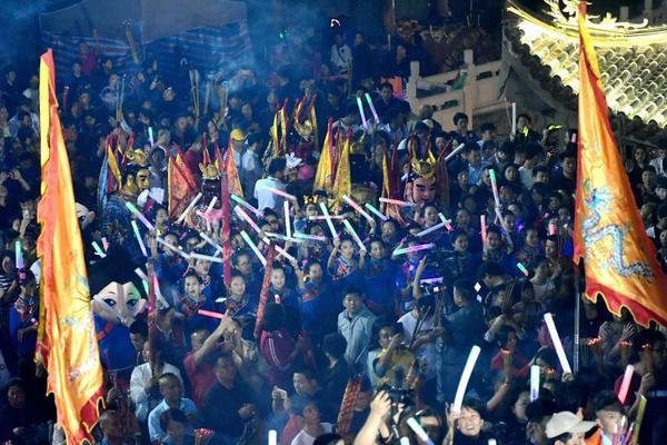 Researchers discovered that a certain type of seaweed can be used to make biodegradable packaging