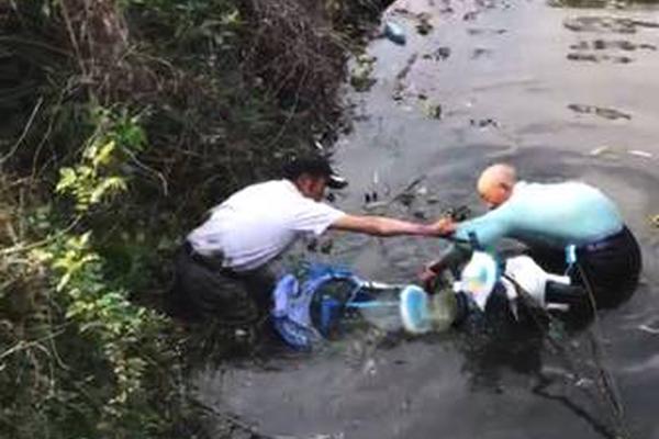 The government launched a campaign to promote tourism in small towns with historic sites