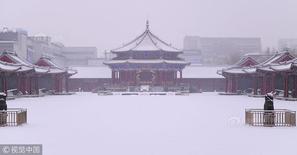 A university opened a new dormitory that can house 400 students