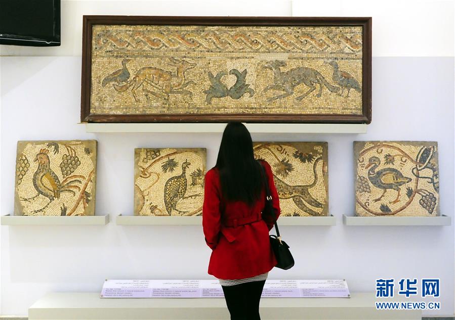 A photographer created promotional photos for a local boutique