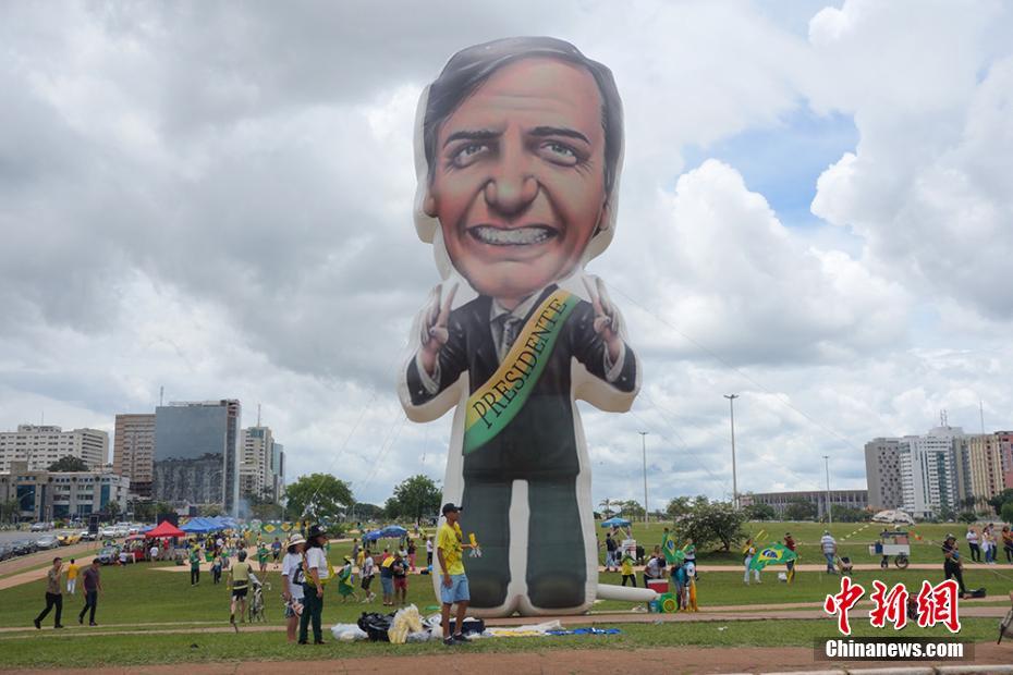 Study shows that eating nuts daily lowers risk of heart disease in middle aged adults