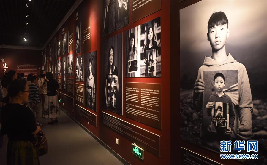 Community organizes cleanup event to remove trash from local lake