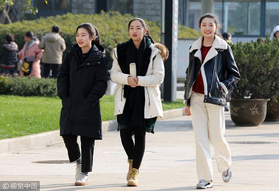 The university offered online courses to students from other countries