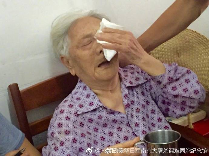 A coffee chain announced it will offer free coffee to customers who bring their own reusable cups