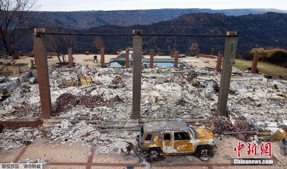 A snowstorm canceled over 500 flights and closed schools in the northeast