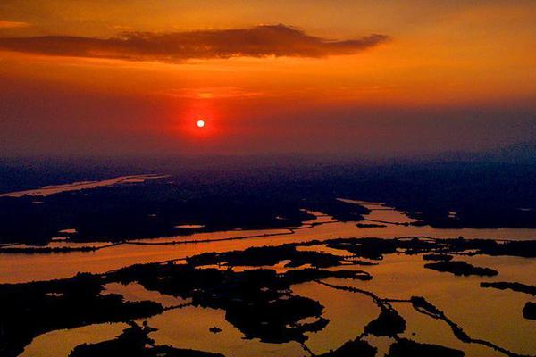 A heatwave in the southern states pushed temperatures to 108 degrees prompting heat advisories