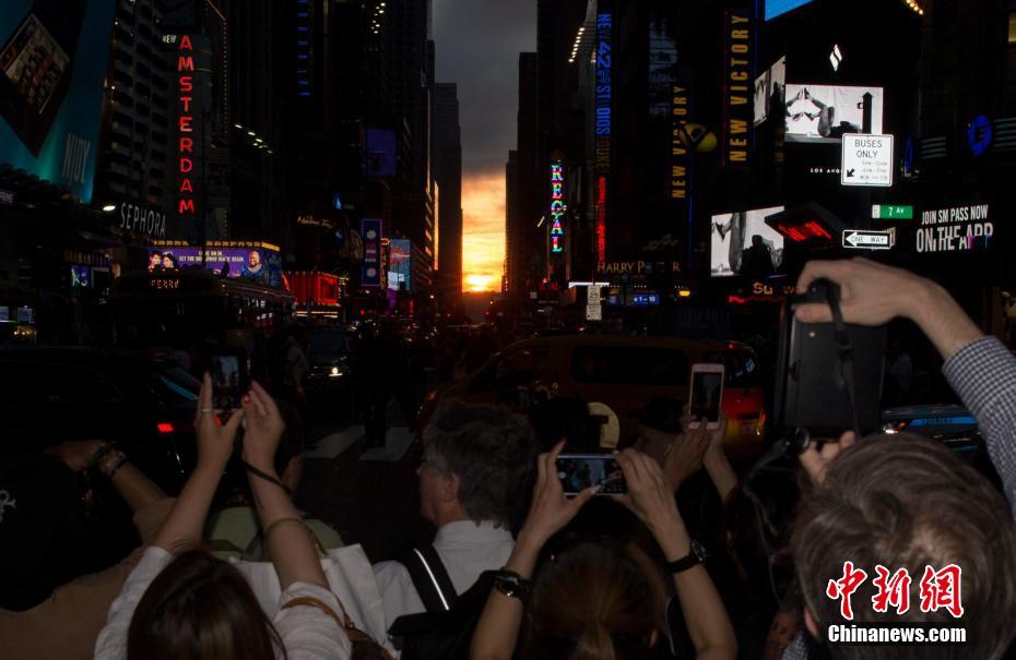 Photography exhibit featuring images of endangered species opens at science center