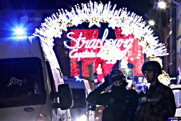 A popular online retailer offered free gift wrapping during the holiday season