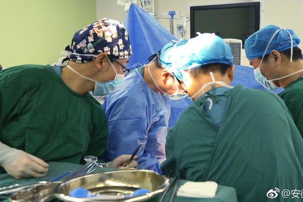 Electronics manufacturer reduces prices of laptop models ahead of holiday season