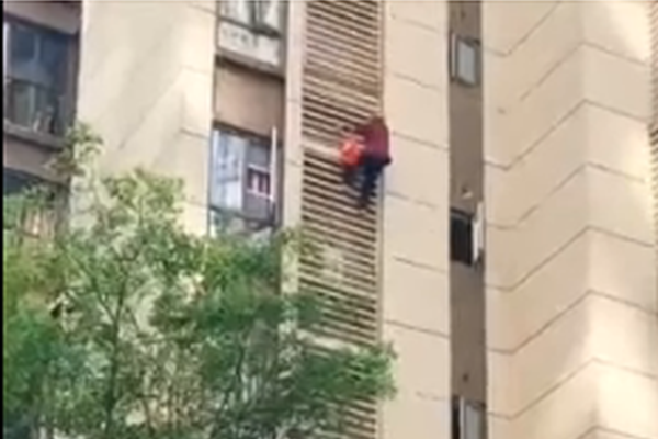 Scientists discovered a new method to clean plastic pollution from oceans