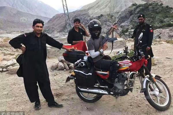 Camera store sells used cameras at discounted prices for beginners