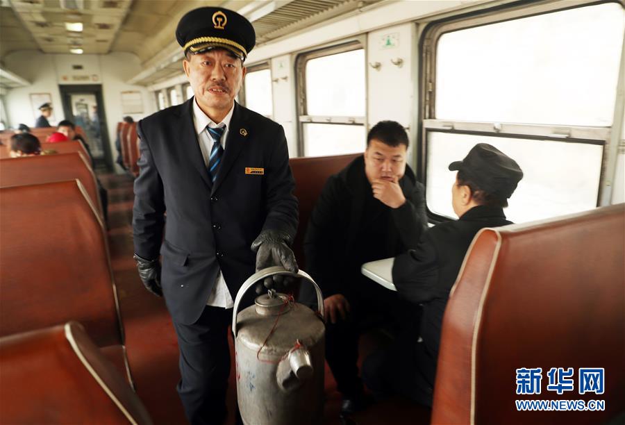 Electronics store offers trade in program for old phones and tablets