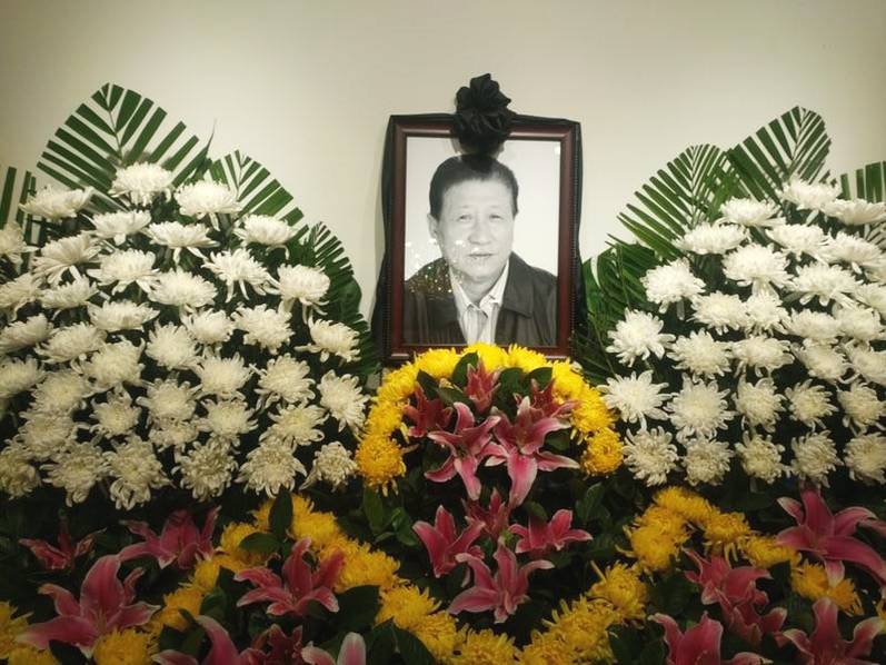 Electronics store offers trade in program for old phones and tablets