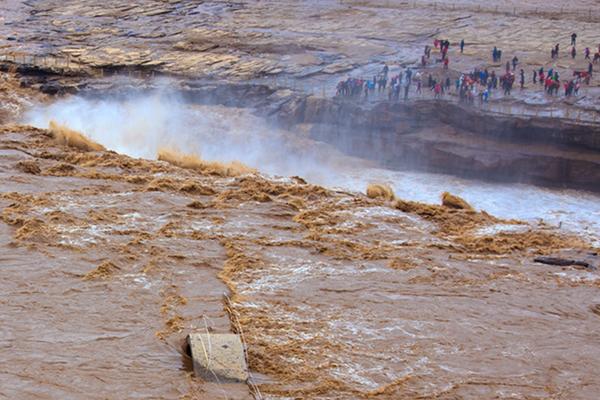 Mudslides in mountainous areas blocked three major highways stranding thousands of motorists