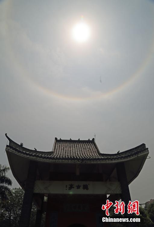 A local café hosted a fundraiser for a local school’s music program