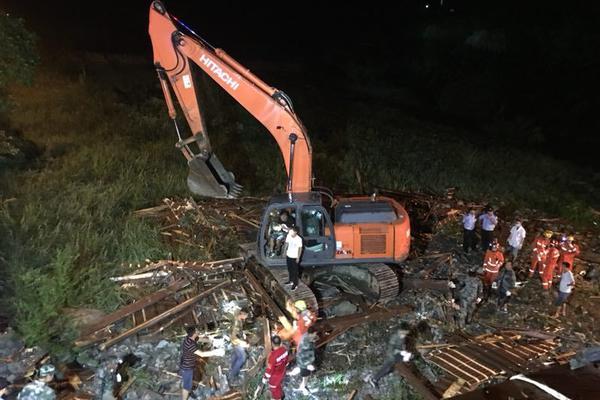 Candle company donates 10 percent of sales to environmental groups