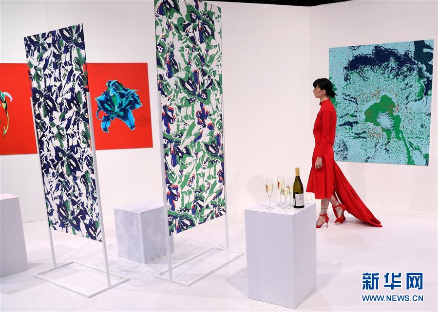 City council votes to add more bike lanes on major roads to promote cycling