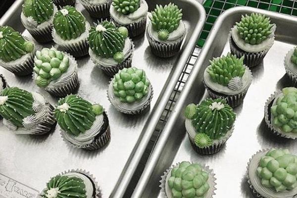 A bakery donated 10% of its profits to a local food bank during the holiday season