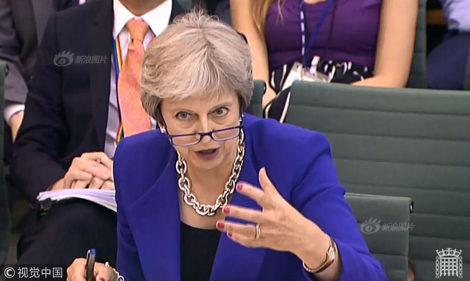 A small business owner started selling handmade jewelry at craft fairs