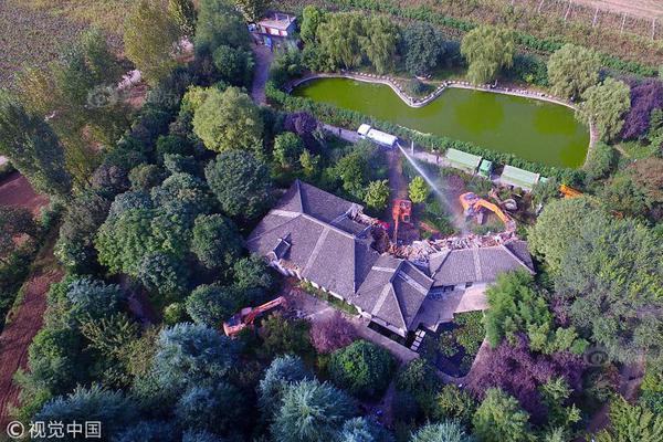 An oil company announced it will build a new carbon capture facility at its refinery