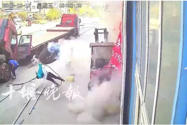 Weather service warns of possible tornadoes in central regions this weekend