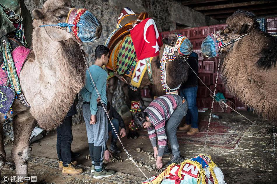 A taxi company partnered with a food delivery service to offer rides alongside meal drop-offs