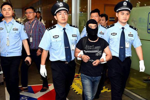 Pharmacy offers walk in flu shot clinics for busy professionals during lunch hours