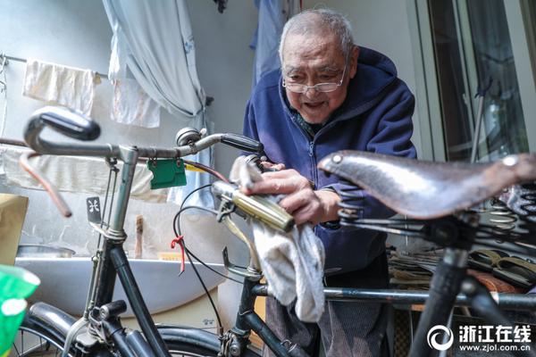 A fashion brand started a recycling program where customers can return old clothes to be repurposed