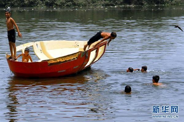 Engineers unveiled a prototype of a zero-emission public bus designed to operate in urban areas