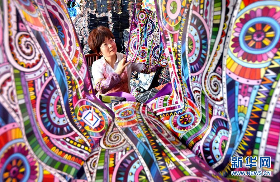 Tea shop creates new blends using herbs grown in local community gardens